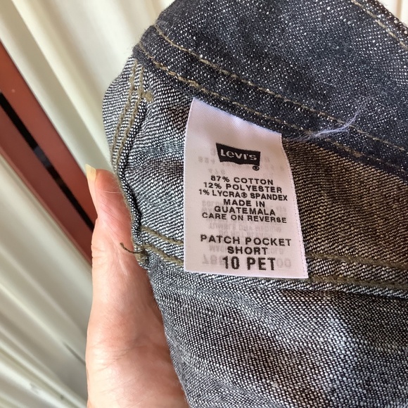 Levi's Womens Y2K VTG Denim Shorts Black Stonewash Button Fly Boho Size 10P - Picture 7 of 7